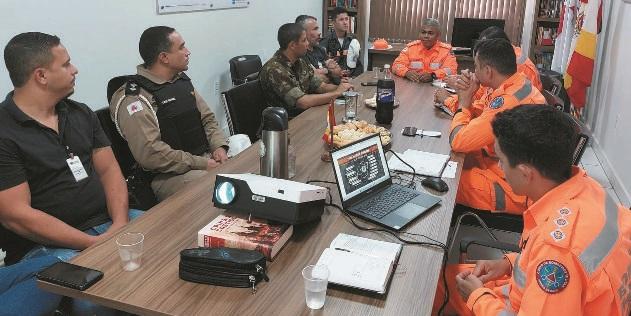 Reunião buscou alinhar a Política Nacional de Proteção e Defesa Civil com ações na região. (ASCOM/7˚BBM)