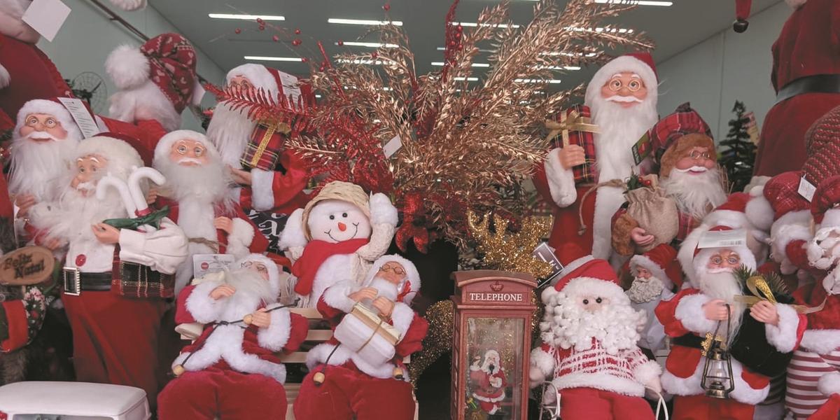 De R$ 1,99, nas lojas do quarteirão do povo, a opções mais requintadas: opção não falta para o montes-clarense decorar e presentear neste Natal (LEONARDO QUEIROZ)