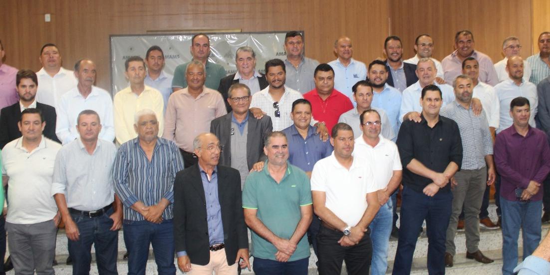 Parte da equipe que auxiliará o prefeito de Padre Carvalho na presidência da AMAMS. (AMAMS/Divulgação)