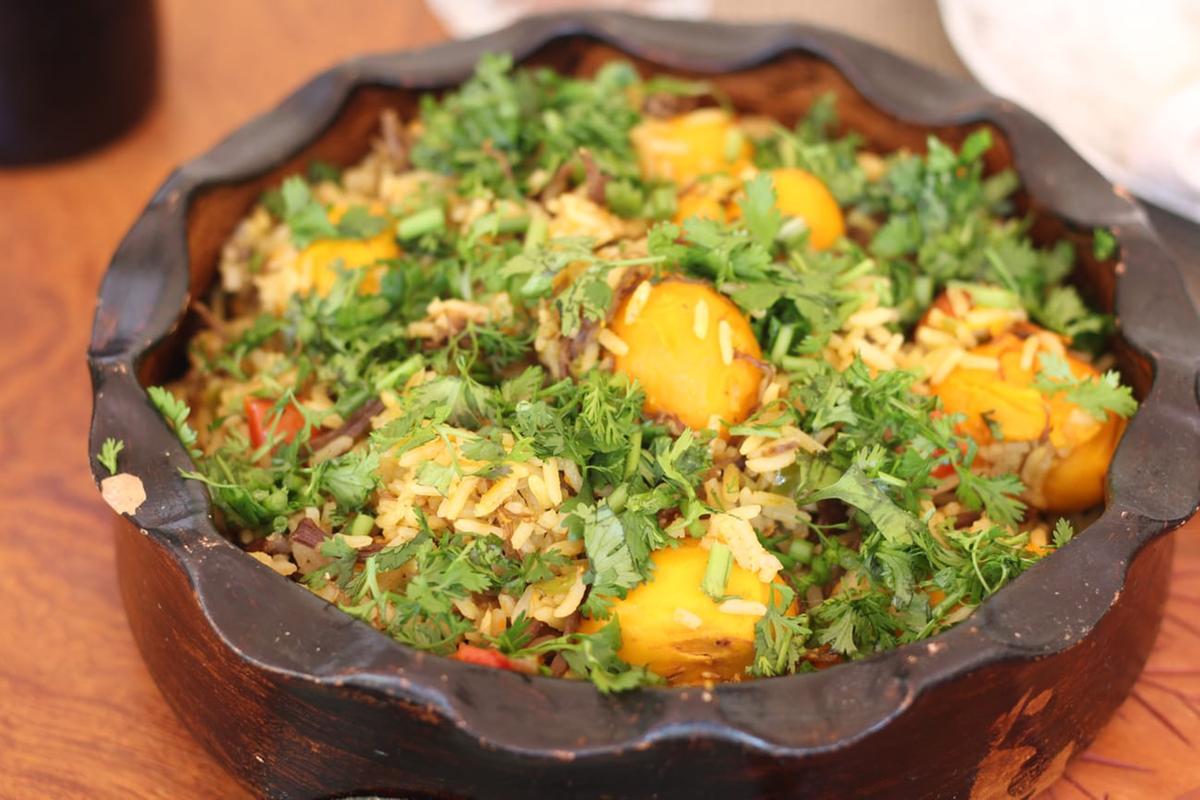 Comida típica do Norte de Minas, arroz com pequi. (Léo Queiroz)