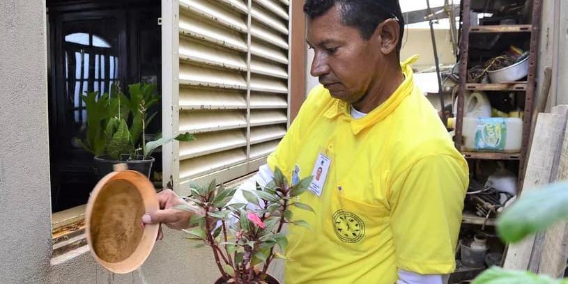 O Aedes aegypti está se proliferando em áreas rurais da região, que não são cobertas por agentes de controle de endemias (acima) (FÁBIO MARÇAL/ PREFEITURA DE MONTES CLAROS)