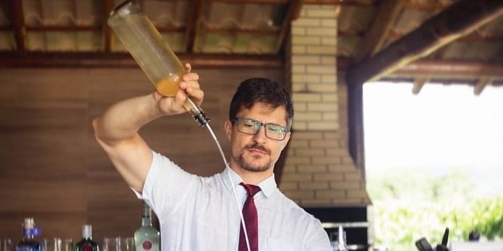 Bartender Blayton Morais (Leo Queiroz)