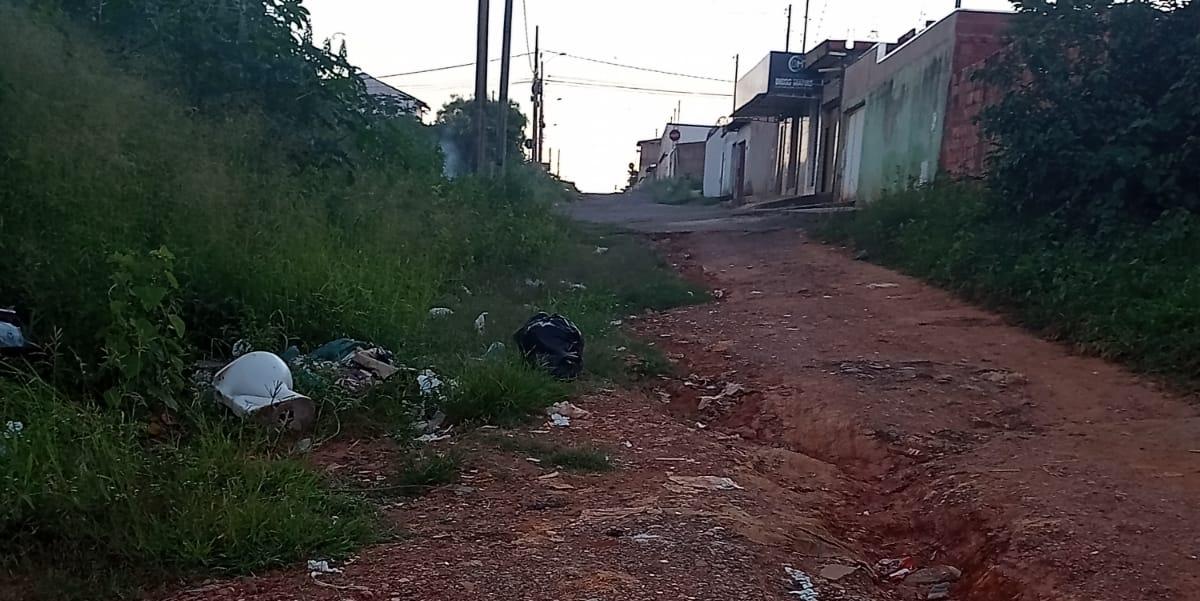 Registros feitos por moradores, que esperam por melhorias no bairro (ARQUIVO PESSOAL)