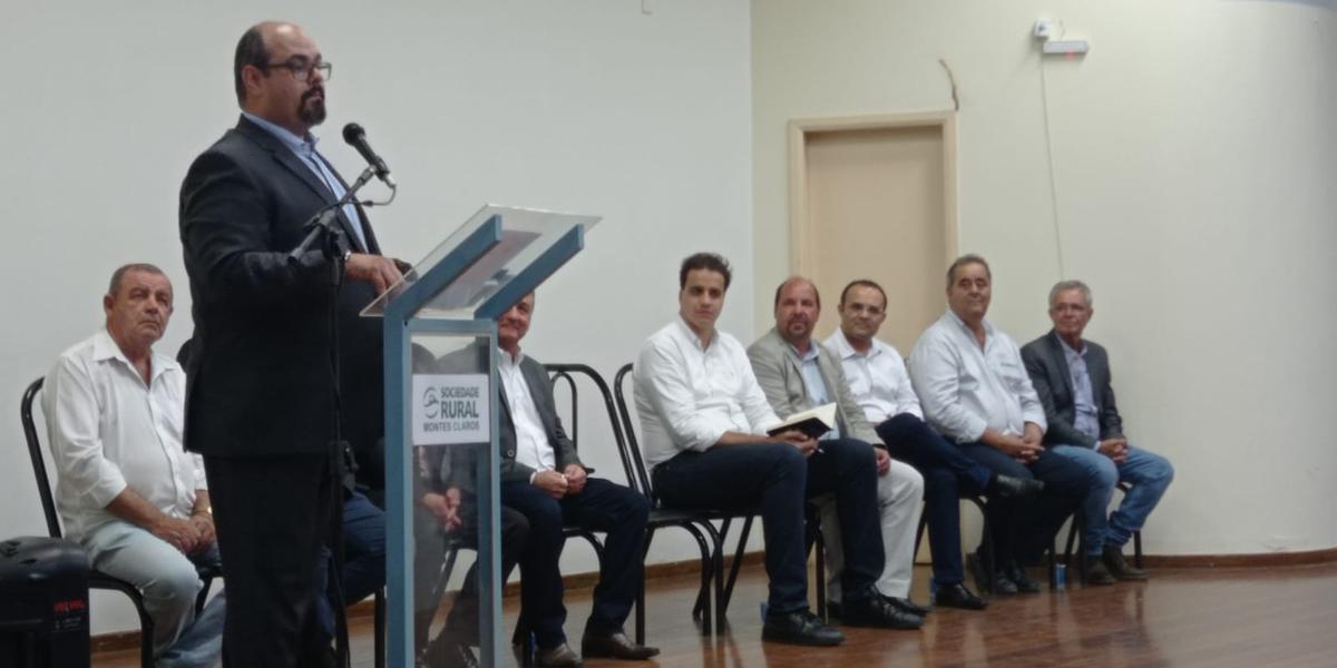 O vice-governador Mateus Simões recebeu lista de solicitações assinada pelos presidentes da Sociedade Rural (acima, Moacyr Basso), do Sindicato Rural e da Associação Comercial e Industrial de MOC. (MÁRCIA VIEIRA)