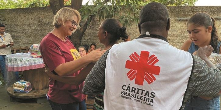Logo nos primeiros dias da campanha da Cáritas Arquidiocesana de Montes Claros, 150 famílias já receberam cestas básicas doadas por particulares. (LUCAS ARRUDA)