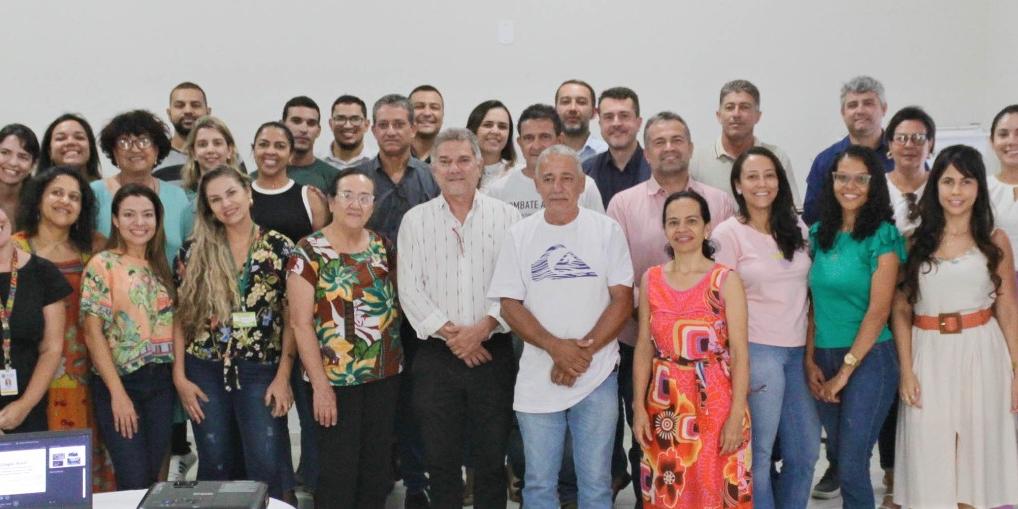 Especialistas participaram de reuniões com lideranças e profissionais de saúde de Espinosa (KEITY EMANUELLE SOUSA)