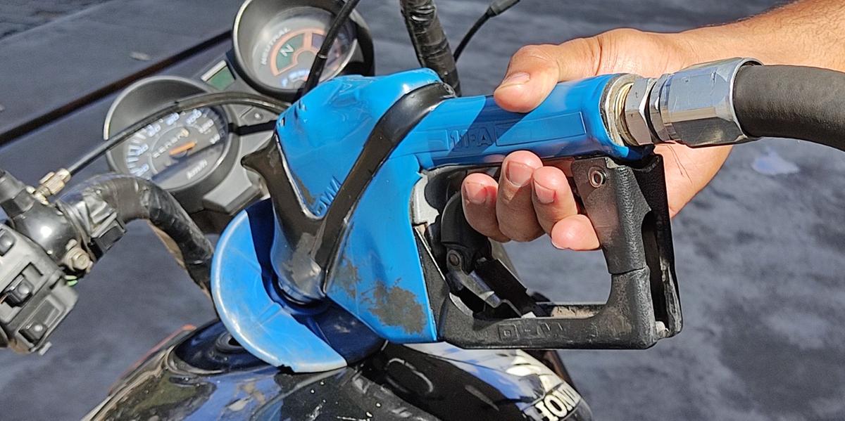 1.500 litros de gasolina comum serão comercializados sem a incidência de impostos em MOC (Larissa Durães)