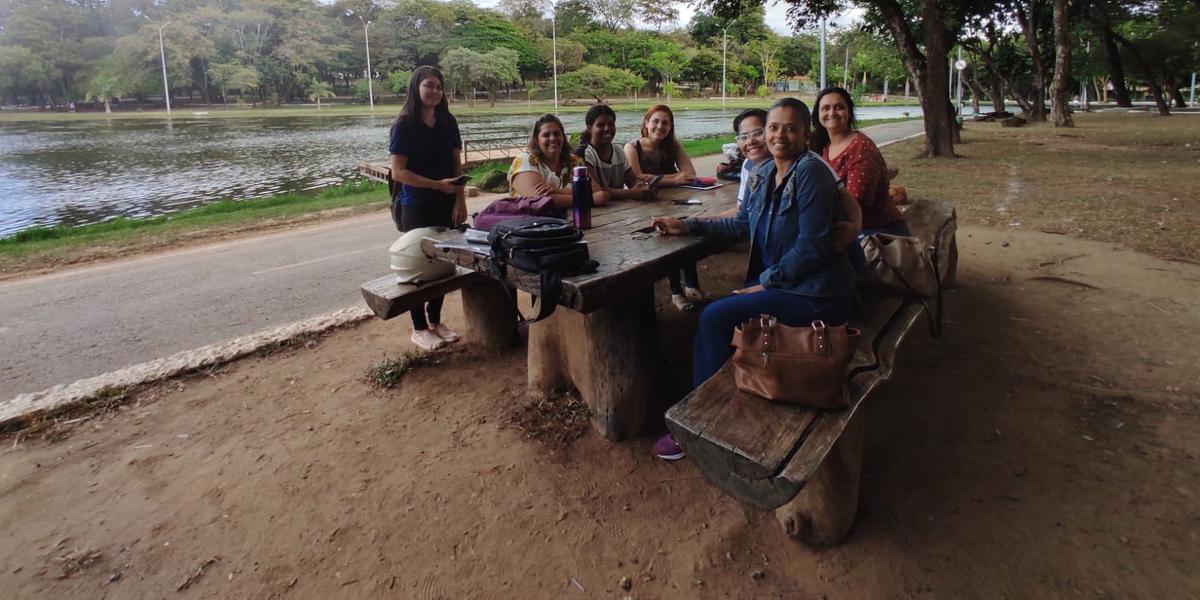 Visando qualidade de vida e a busca por ar mais fresco, a turma de agentes da saúde de Montes Claros escolheram se reunir no Parque Municipal Milton Prates. (Larissa Durães)