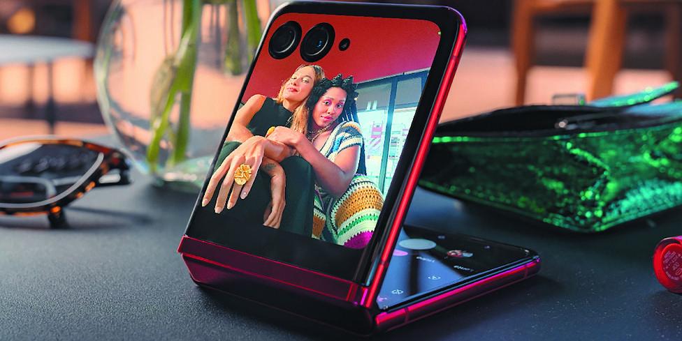 Novo Motorola Razr 40 Ultra chega para brigar no segmento dominado pelo Samsung Galaxy Z Flip 4