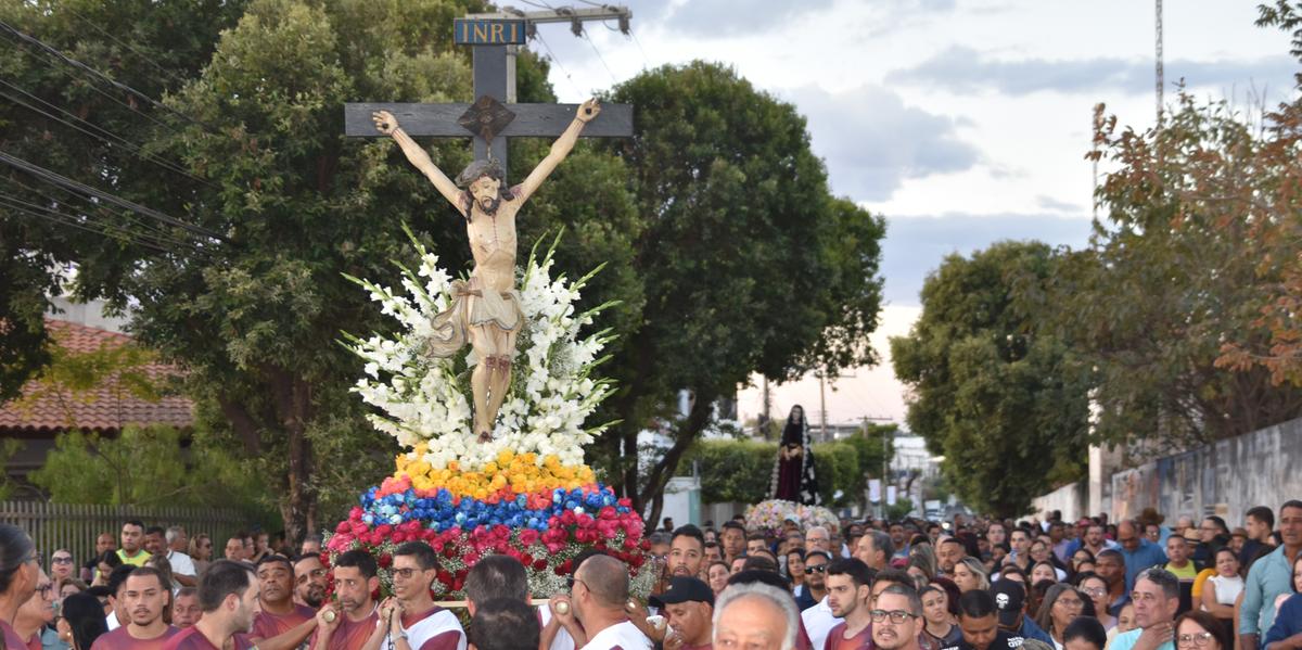 Senhor do Bonfim nos braços dos devotos: Norte de Minas ganha primeiro Santuário (Laura Tupinambá/Arquidiocese)