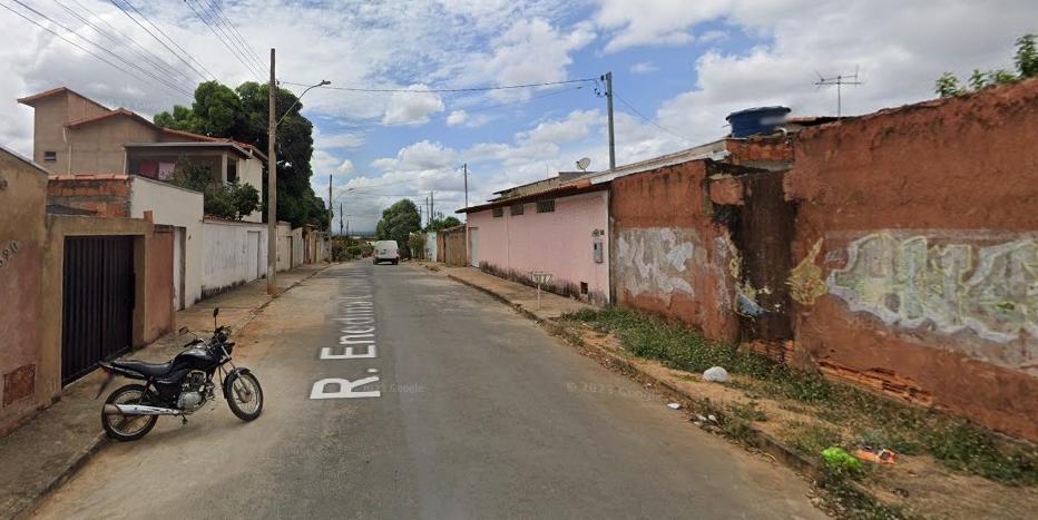 Segundo testemunhas, vítima estava no passei da rua Enedina Lopes da Silva (Google Street View)