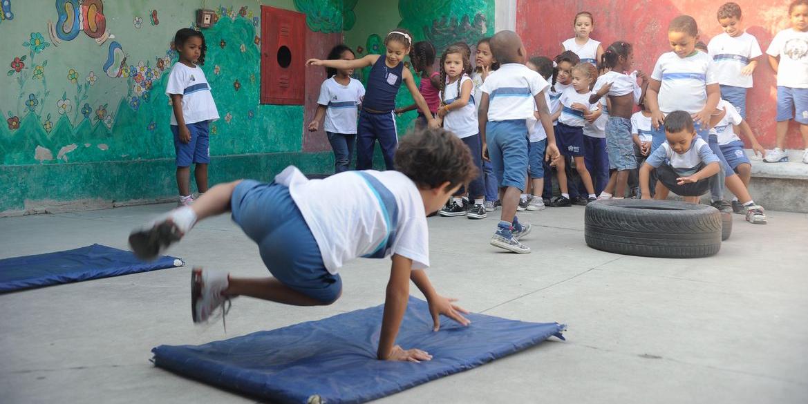 Saúde mental de alunos e docentes também aparece entre problemas (Tânia Rego/Agência Brasil)