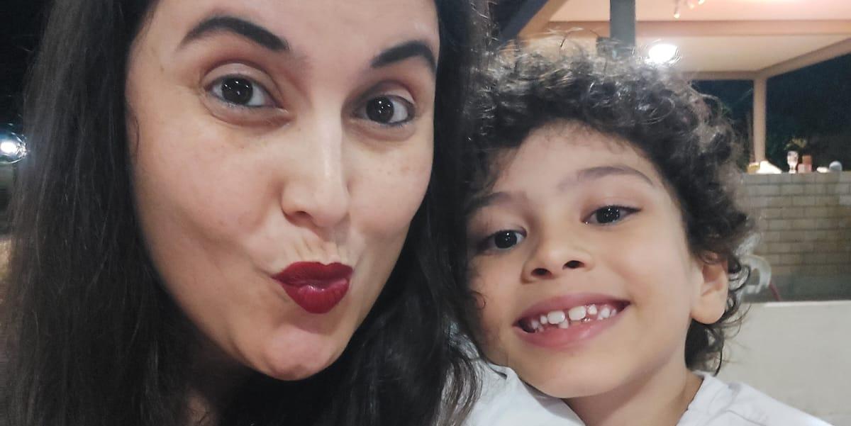 Letícia Novato segue o exemplo dado pela mãe e leva seu filho, Davi, para estar em dia com os esquemas vacinais (Arquivo pessoal)