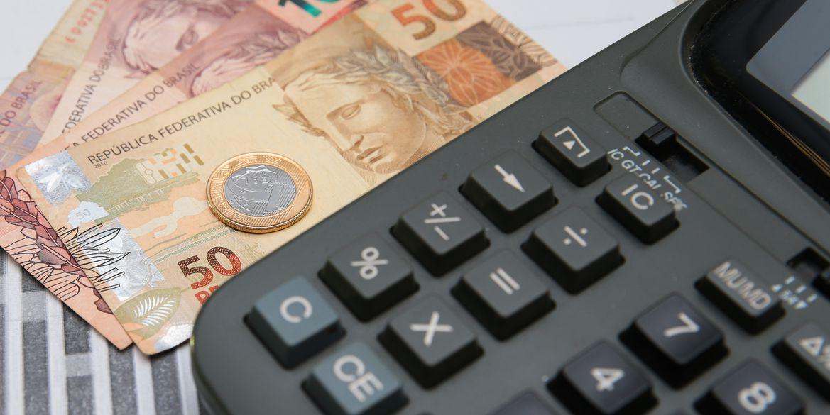 A taxa Selic desempenha um papel crucial no cenário econômico, afetando diversos aspectos da vida financeira no Brasil (MARCELLO CASAL JR/AGÊNCIA BRASIL)