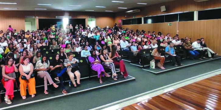 Assistentes sociais da região se reuniram com Secretário Nacional de Assistência Social, André Quintão, em busca de recursos para o setor 