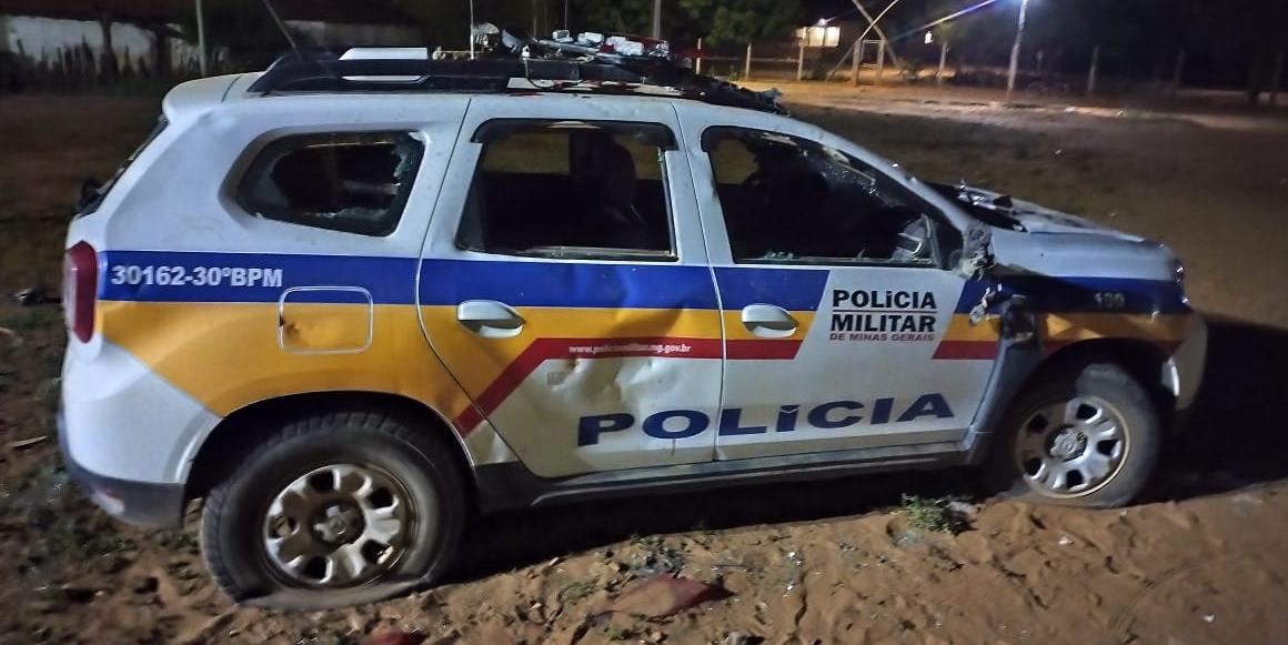 Viatura da Polícia depredada em São João das Missões (divulgação)