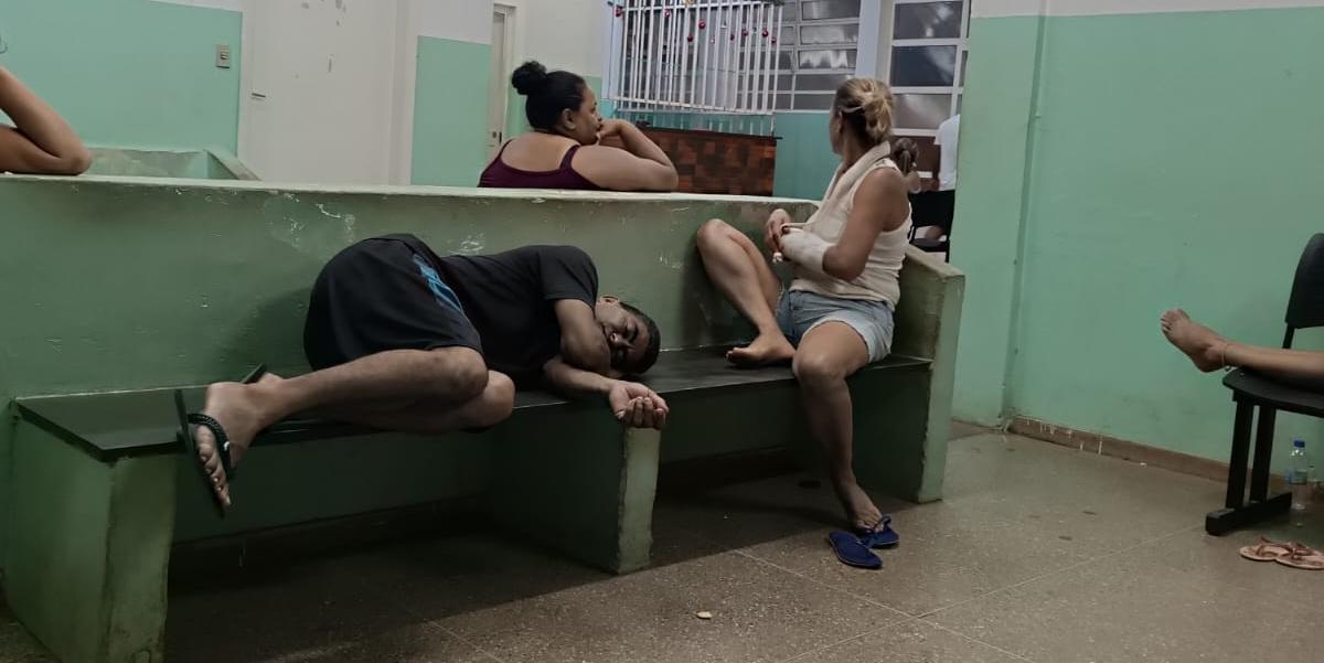 Pacientes aguardando atendimento no Hospital Municipal Alpheu de Quadros (Helder Alves)