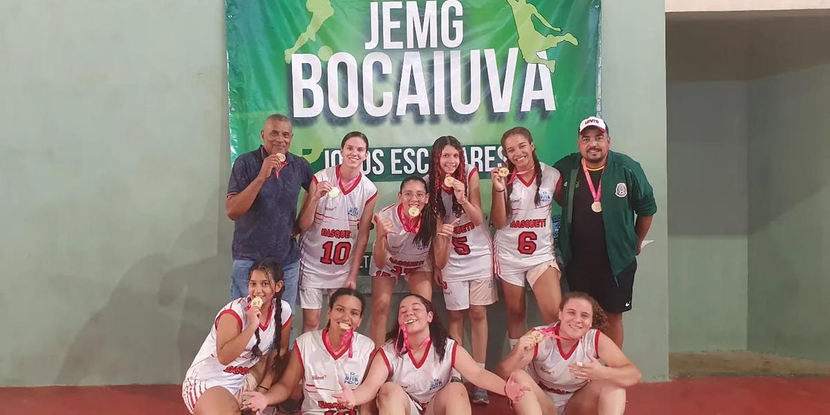 O time feminino de basquete do Indyu, no Módulo 2, conquistou o título de campeão na etapa microrregional do JEMG 2023, realizada em Bocaiuva (Tiago Estanislau/ divulgação)