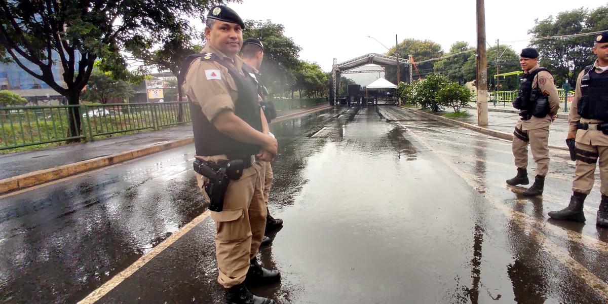 Policias militares estarão presentes em diversos pontos da cidade, juntamente com os bloquinhos (LARISSA DURÃES)